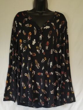 Relativity Black Long-Sleeve Feather-Print Top